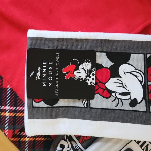 Minnie Mouse Set of Kitchen Linens - Picture 2 of 3